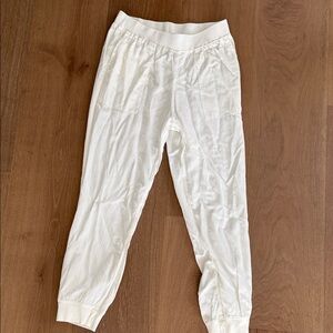 Faherty Cream Relaxed Jogger Pants